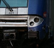 Prancūzijoje traukinys pervažiavo automobilį