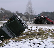 Kontrabandininkų &bdquo;Subaru&ldquo; saugodavo kiti automobiliai, kurie turėdavo taranuoti pasieniečių visureigius