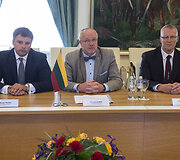 Juozas Olekas susitiko su Armėnijos gynybos ministru Seyranu Ohanyanu