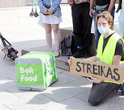 &bdquo;Bolt Food&ldquo; kurjerių piketas dėl viena&scaron;ali&scaron;kai sumažintų tarifų