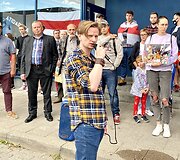 Susirinkę žmonės prie Baltarusijos ambasados Vilniuje