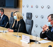 Ritos Tama&scaron;unienės, Česlavo Ol&scaron;evskio ir Kęstučio Vilkausko spaudos konferencija