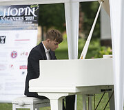 Palėvenės (Komarų) dvaro parke skambėjo festivalio &bdquo;CHOPIN en VACANCES&ldquo; dalyvių rečitaliai