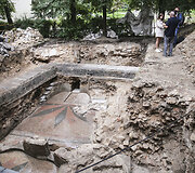 Vilniaus didžiosios sinagogos tyrimų vietoje pristatyti archeologiniai radiniai ir tyrimų rezultatai
