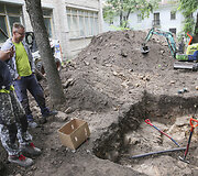 Vilniaus didžiosios sinagogos tyrimų vietoje pristatyti archeologiniai radiniai ir tyrimų rezultatai