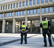 Sustiprintos policijos pajėgos budi prie Seimo
