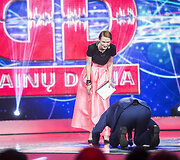 Praėjusį sezoną populiarumo spėjęs sulaukti LRT muzikinis projektas &bdquo;Dainų daina&ldquo; vėl grįžta į televizijos eterį. Pirmadienio vakarą vyko pirmųjų laidų filmavimai. Projektej jaunajai kartai atstovaus Stanislavas Stavickis-Stano, Deivydas Zvonkus, Gintarė Karaliūnaitė, Arvydas Martinėnas-Vudis, senjo