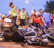 Antradienio vakarą sostinės &Scaron;nipi&scaron;kių rajone partrenktas motociklas. Per avariją sužeistas ne tik motociklininkas, bet ir trys pėsčiosios.