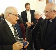 Popiežinio &Scaron;ventojo Kryžiaus Universiteto rektorius profesorius monsinjoras Luis Romera (de&scaron;inėje)
