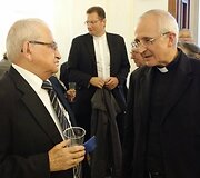 Popiežinio &Scaron;ventojo Kryžiaus Universiteto rektorius profesorius monsinjoras Luis Romera (de&scaron;inėje)