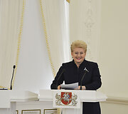 Prezidentė apdovanojo Nacionalinio diktanto konkurso nugalėtojus 