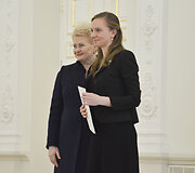 Prezidentė apdovanojo Nacionalinio diktanto konkurso nugalėtojus 