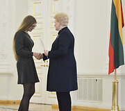 Prezidentė apdovanojo Nacionalinio diktanto konkurso nugalėtojus 