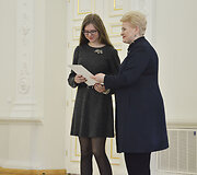 Prezidentė apdovanojo Nacionalinio diktanto konkurso nugalėtojus 