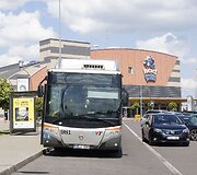 Autobusai nepravažiuoja dėl stovinčių automobilių