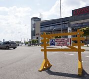 Autobusai nepravažiuoja dėl stovinčių automobilių