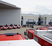Ugniagesiams gelbėtojams perduotos naujos gaisrinės automobilinės cisternos ir lengvieji automobiliai