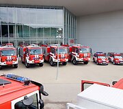 Ugniagesiams gelbėtojams perduotos naujos gaisrinės automobilinės cisternos ir lengvieji automobiliai
