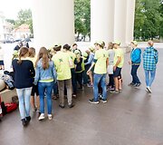 Folkloro ansamblių pasirodymas Katedros aik&scaron;tėje