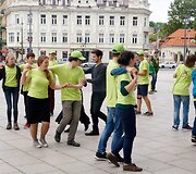 Folkloro ansamblių pasirodymas Katedros aik&scaron;tėje