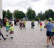 Folkloro ansamblių pasirodymas Katedros aik&scaron;tėje