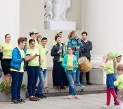 Folkloro ansamblių pasirodymas Katedros aik&scaron;tėje