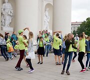 Folkloro ansamblių pasirodymas Katedros aik&scaron;tėje