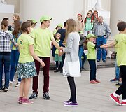 Folkloro ansamblių pasirodymas Katedros aik&scaron;tėje