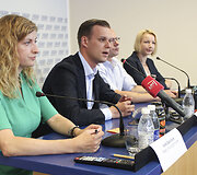 G.Landsbergio ir iniciatyvinės grupės dėl para&scaron;ų rinkimo prie&scaron; Baltarusijos AE atstovų spaudos konferencija