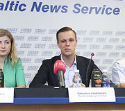 G.Landsbergio ir iniciatyvinės grupės dėl para&scaron;ų rinkimo prie&scaron; Baltarusijos AE atstovų spaudos konferencija