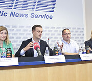 G.Landsbergio ir iniciatyvinės grupės dėl para&scaron;ų rinkimo prie&scaron; Baltarusijos AE atstovų spaudos konferencija