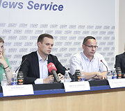 G.Landsbergio ir iniciatyvinės grupės dėl para&scaron;ų rinkimo prie&scaron; Baltarusijos AE atstovų spaudos konferencija