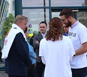 Iniciatyvinė para&scaron;ų prie&scaron; Baltarusijos AE rinkimo grupė VRK atstovams oficialiai įteikė surinktus piliečių para&scaron;us
