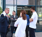 Iniciatyvinė para&scaron;ų prie&scaron; Baltarusijos AE rinkimo grupė VRK atstovams oficialiai įteikė surinktus piliečių para&scaron;us