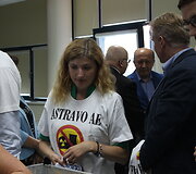 Iniciatyvinė para&scaron;ų prie&scaron; Baltarusijos AE rinkimo grupė VRK atstovams oficialiai įteikė surinktus piliečių para&scaron;us