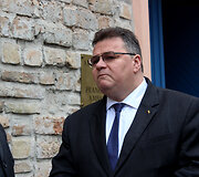 Užuojautų parei&scaron;kimas dėl i&scaron;puolio Nicoje prie Prancūzijos ambasados Vilniuje