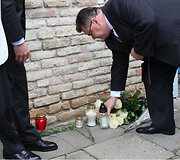 Užuojautų parei&scaron;kimas dėl i&scaron;puolio Nicoje prie Prancūzijos ambasados Vilniuje