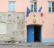 Užuojautų parei&scaron;kimas dėl i&scaron;puolio Nicoje prie Prancūzijos ambasados Vilniuje