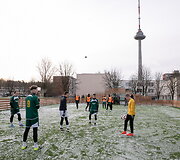 &Scaron;alia Vilniaus Karolini&scaron;kių gimnazijos atidaryta nauja mažoji futbolo aik&scaron;tė