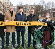 &Scaron;alia Vilniaus Karolini&scaron;kių gimnazijos atidaryta nauja mažoji futbolo aik&scaron;tė