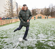 &Scaron;alia Vilniaus Karolini&scaron;kių gimnazijos atidaryta nauja mažoji futbolo aik&scaron;tė