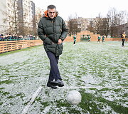 &Scaron;alia Vilniaus Karolini&scaron;kių gimnazijos atidaryta nauja mažoji futbolo aik&scaron;tė