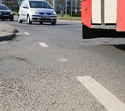 Žiedinės sankryžos Vilniuje su nusitrynusiu žymėjimu 
