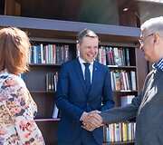 Luki&scaron;kių aik&scaron;tėje atidaryta skaitykla po atviru dangumi &bdquo;Vilnius skaito&ldquo;