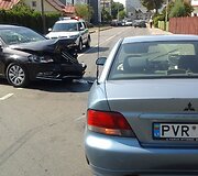 Antradienį apie vidurdienį Panerių ir Vytauto gatvių sankryžoje, Jonavoje, įvyko automobilių avarija.