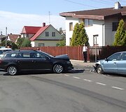 Antradienį apie vidurdienį Panerių ir Vytauto gatvių sankryžoje, Jonavoje, įvyko automobilių avarija.