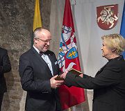 Ra&scaron;ytojai Kristinai Gudonytei  įteikta Patriotų premija už knygą &bdquo;Jie grįžta per pilnatį&ldquo;