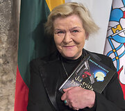 Ra&scaron;ytojai Kristinai Gudonytei  įteikta Patriotų premija už knygą &bdquo;Jie grįžta per pilnatį&ldquo;