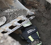 Nelaimė Marijampolėje: žmogų 5 metrų gylyje užvertė žemės