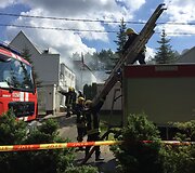 Vilniuje, Nugalėtojų gatvėje, užsidegė namo stogas